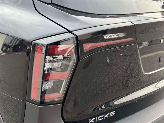 2025 Nissan Kicks SR