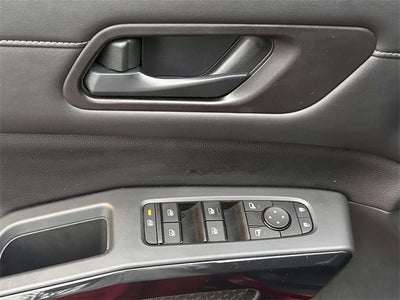 2023 Nissan Pathfinder SV