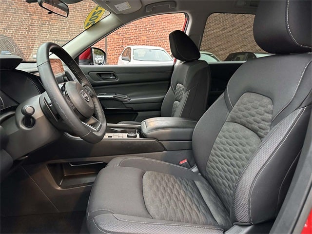 2023 Nissan Pathfinder SV