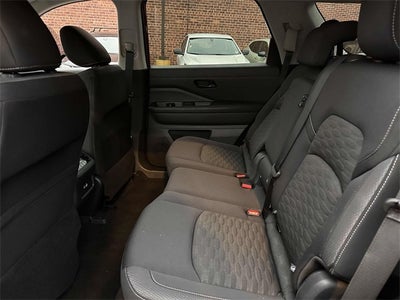 2023 Nissan Pathfinder SV