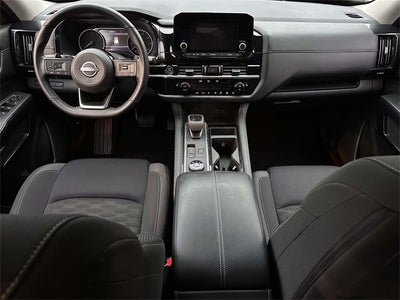 2023 Nissan Pathfinder SV