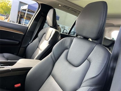 2024 Volvo XC90 B6 Plus Bright Theme