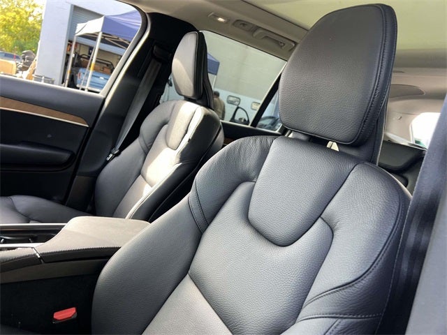 2024 Volvo XC90 B6 Plus Bright Theme