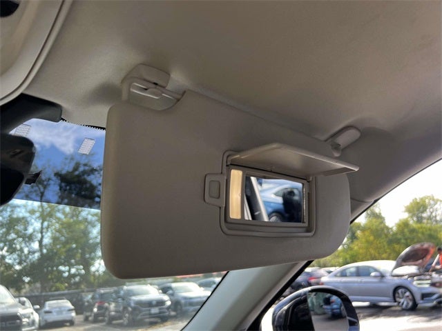 2024 Volvo XC90 B6 Plus Bright Theme